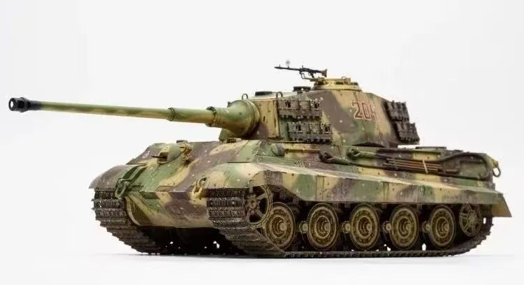 德国“虎王”重型坦克亨舍尔炮塔型SS第501重装甲营2连[204号]车 图片来源于网络，仅供参考